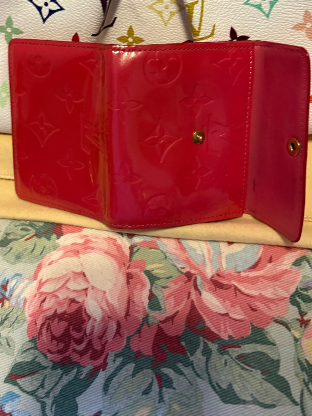 Louis Vuitton LV Vernis Coral Red Ludlow Compact Wallet Authentic - Picture 3 of 6